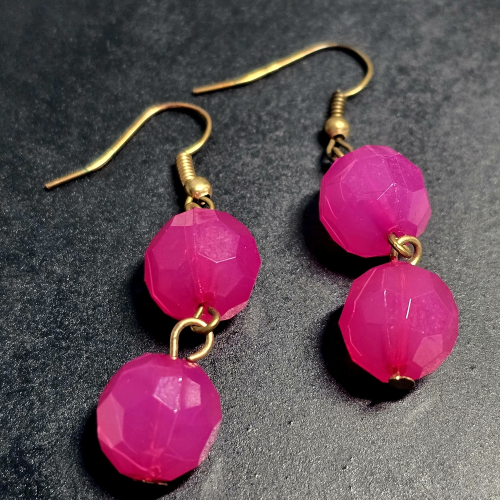 $1 with $5+ bundle•Vibrant Pink Beaded Drop Earrings